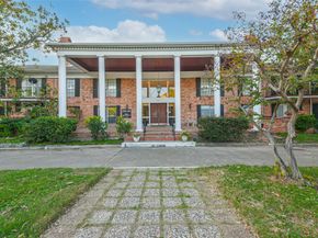 2824 Briarhurst Drive 24, Houston TX 77057