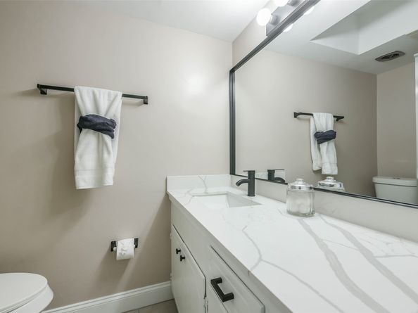 2824 Briarhurst Drive 24, Houston TX 77057