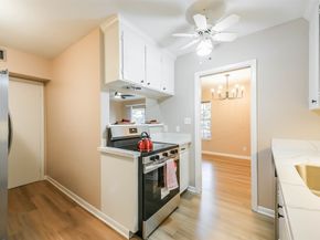 2824 Briarhurst Drive 24, Houston TX 77057