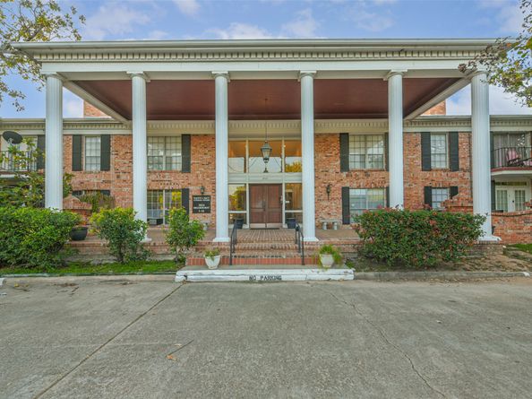 2824 Briarhurst Drive 24, Houston TX 77057