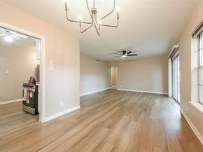 2824 Briarhurst Drive 24, Houston TX 77057