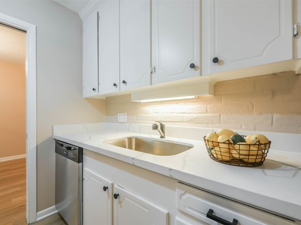 2824 Briarhurst Drive 24, Houston TX 77057