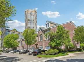 102 Abbie Ct 102, Guttenberg NJ 07093