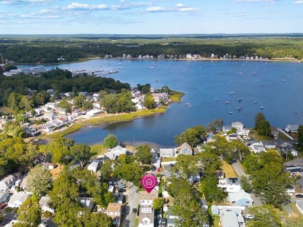 8 Cottage St, Wareham MA 02571