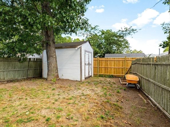 8 Cottage St, Wareham MA 02571