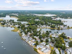 8 Cottage St, Wareham MA 02571