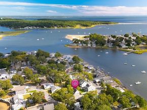 8 Cottage St, Wareham MA 02571