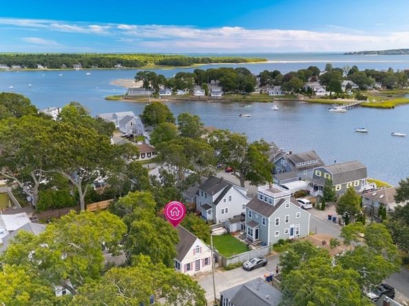 8 Cottage St, Wareham MA 02571
