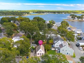 8 Cottage St, Wareham MA 02571