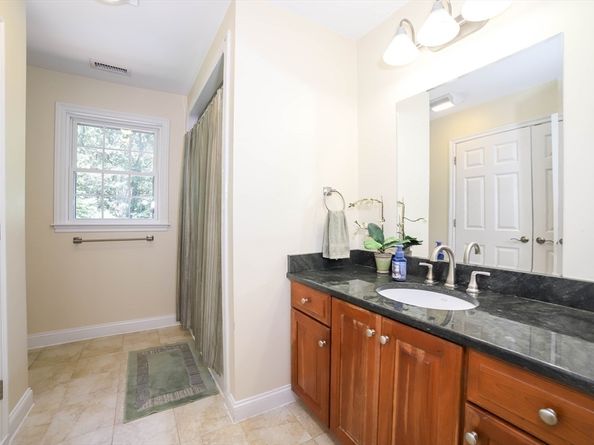 12 Springs Rd, Billerica MA 01821