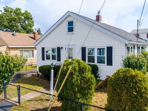 8 Barnes St, Wareham MA 02571