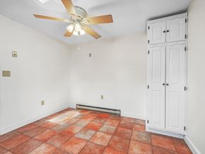 8 Barnes St, Wareham MA 02571