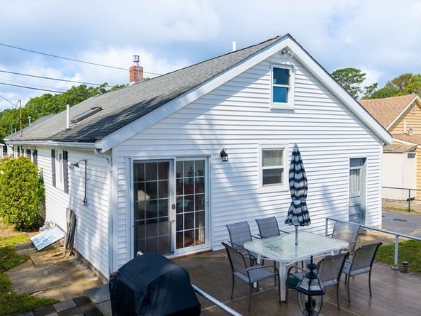 8 Barnes St, Wareham MA 02571