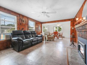 8 Barnes St, Wareham MA 02571