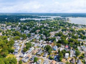8 Barnes St, Wareham MA 02571