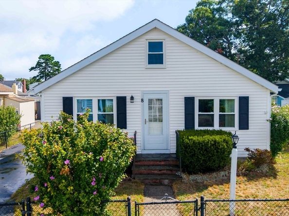 8 Barnes St, Wareham MA 02571