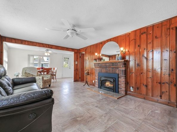 8 Barnes St, Wareham MA 02571