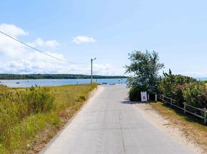 8 Barnes St, Wareham MA 02571
