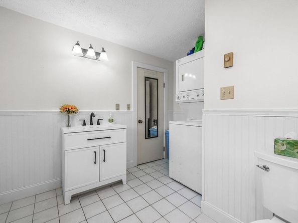 8 Barnes St, Wareham MA 02571