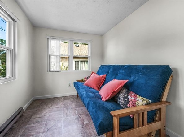 8 Barnes St, Wareham MA 02571