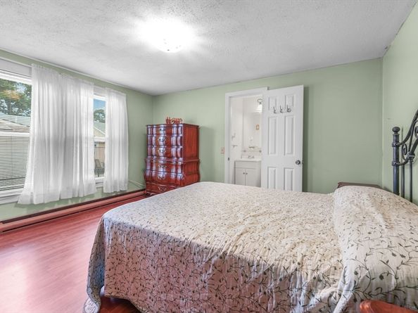 8 Barnes St, Wareham MA 02571