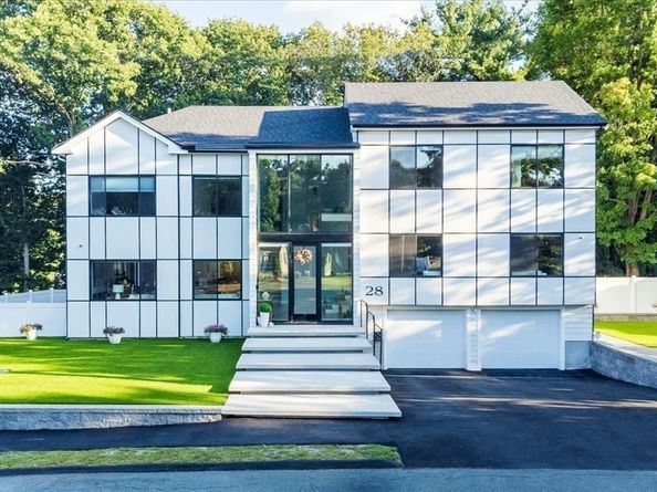 28 Bancroft St, Lynnfield MA 01940