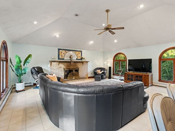 127 Tucker Farm Rd, North Andover MA 01845