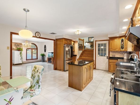 127 Tucker Farm Rd, North Andover MA 01845