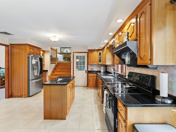 127 Tucker Farm Rd, North Andover MA 01845