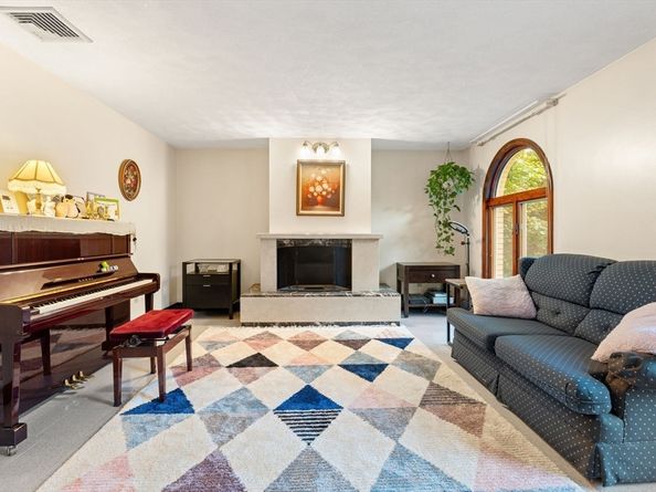 127 Tucker Farm Rd, North Andover MA 01845