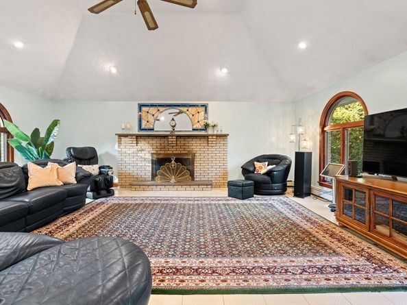 127 Tucker Farm Rd, North Andover MA 01845
