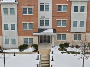 321 Hammond Pond Pkwy 105, Brookline MA 02467