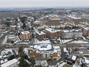 321 Hammond Pond Pkwy 105, Brookline MA 02467