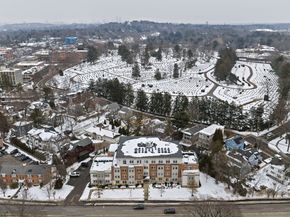 321 Hammond Pond Pkwy 105, Brookline MA 02467