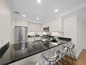 321 Hammond Pond Pkwy 105, Brookline MA 02467