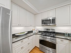 321 Hammond Pond Pkwy 105, Brookline MA 02467