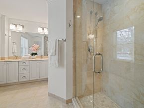 321 Hammond Pond Pkwy 105, Brookline MA 02467