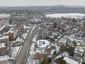 321 Hammond Pond Pkwy 105, Brookline MA 02467