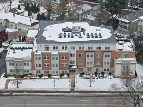 321 Hammond Pond Pkwy 105, Brookline MA 02467