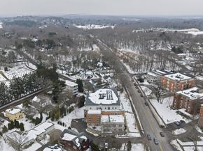 321 Hammond Pond Pkwy 105, Brookline MA 02467