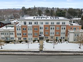 321 Hammond Pond Pkwy 105, Brookline MA 02467