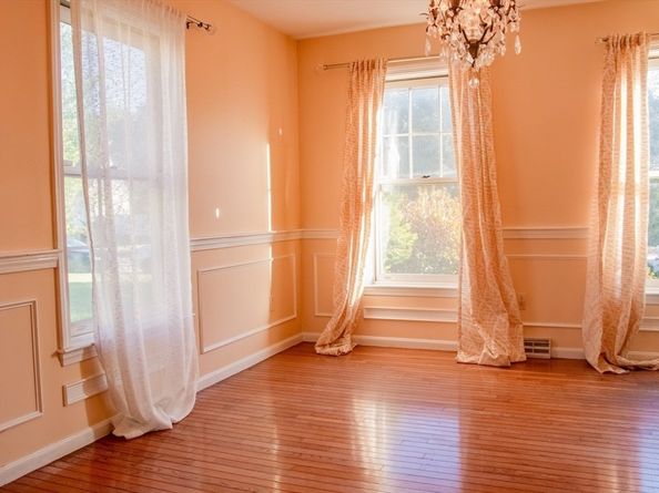 4 Robinette Rd, Stoughton MA 02072