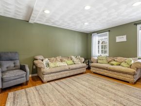 1 Rosemary Ln, Chelmsford MA 01824