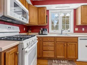 1 Rosemary Ln, Chelmsford MA 01824