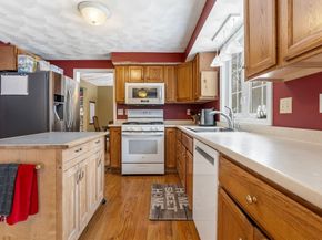 1 Rosemary Ln, Chelmsford MA 01824