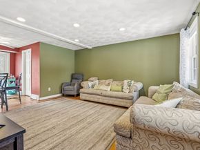 1 Rosemary Ln, Chelmsford MA 01824