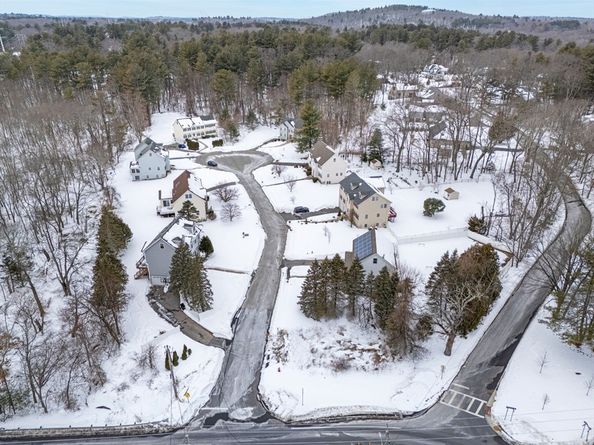 1 Rosemary Ln, Chelmsford MA 01824