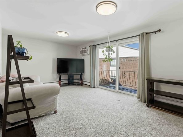 141 Essex D6, Saugus MA 01906