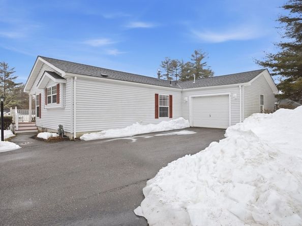 402 Blueberry Cir, Middleboro MA 02346