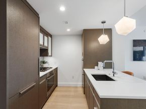100 Lovejoy Wharf 8H, Boston MA 02114